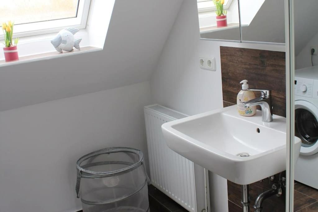 2 Wohnung, Wallbox, Balkon, Zentral *
